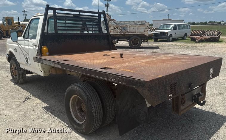 image for item HI9310 1990 Ford F450 Super Duty flatbed truck