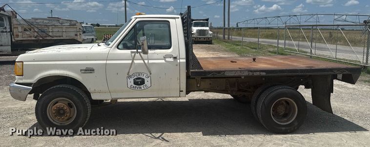 image for item HI9310 1990 Ford F450 Super Duty flatbed truck