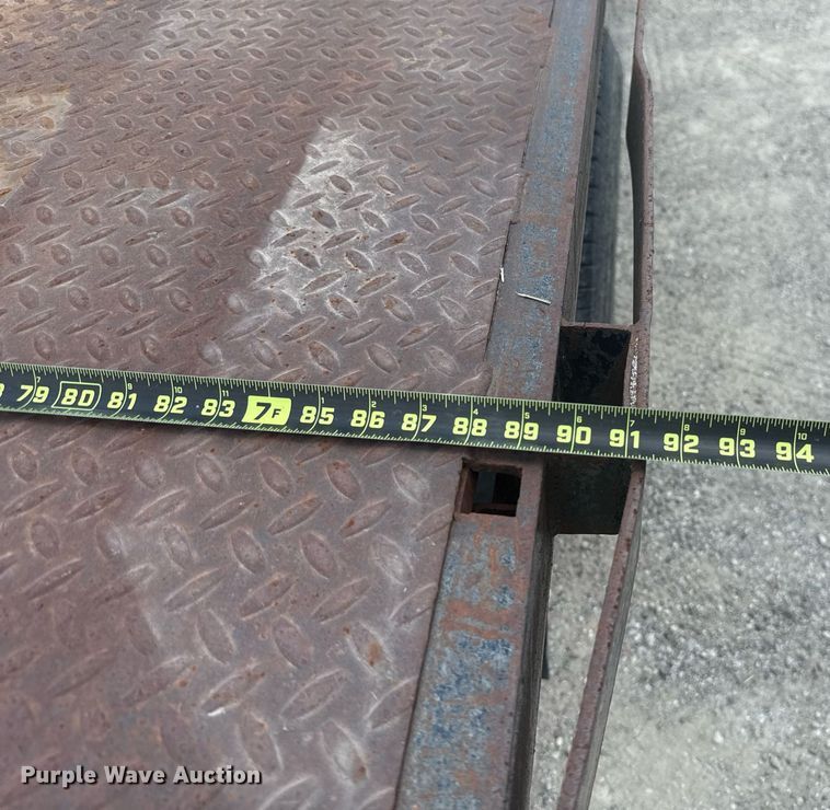 image for item HI9310 1990 Ford F450 Super Duty flatbed truck