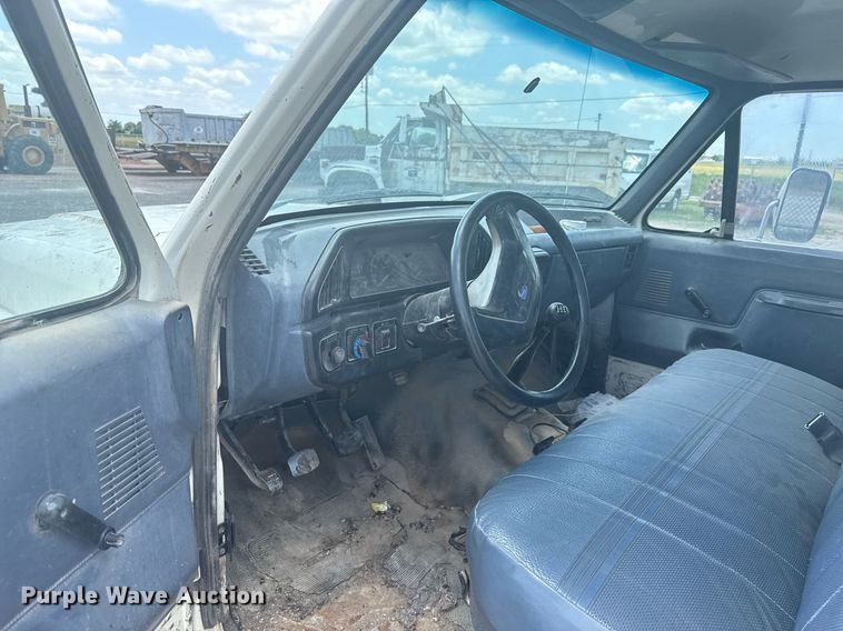 image for item HI9310 1990 Ford F450 Super Duty flatbed truck