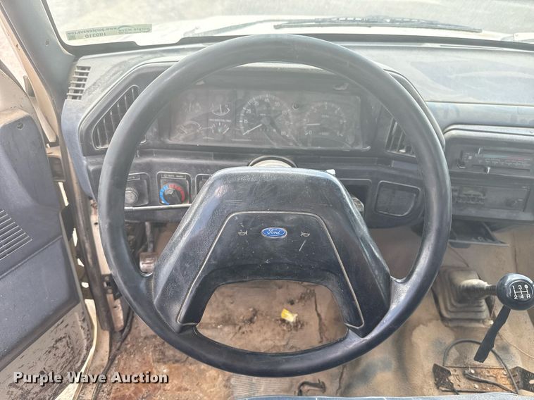 image for item HI9310 1990 Ford F450 Super Duty flatbed truck