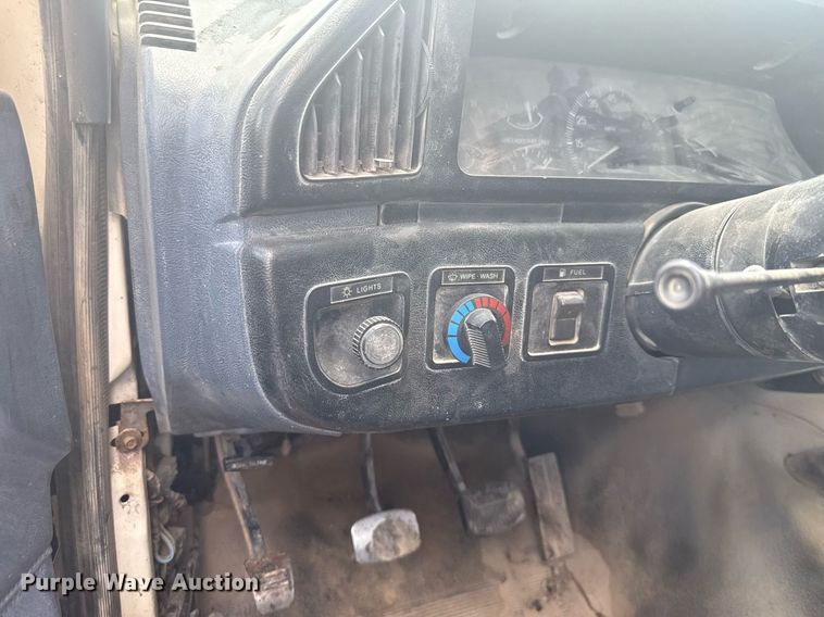 image for item HI9310 1990 Ford F450 Super Duty flatbed truck