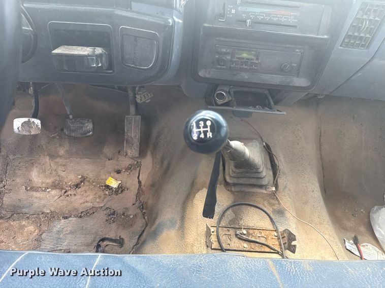 image for item HI9310 1990 Ford F450 Super Duty flatbed truck