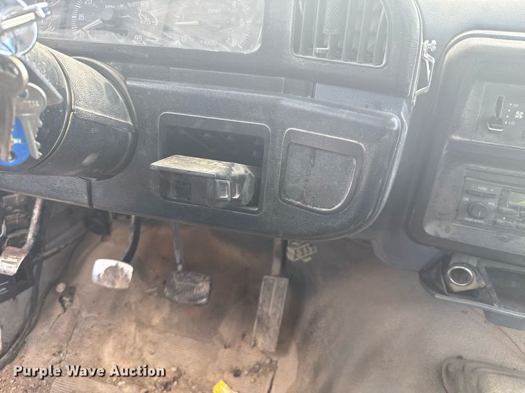 image for item HI9310 1990 Ford F450 Super Duty flatbed truck