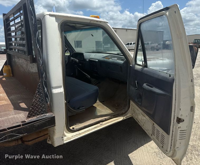 image for item HI9310 1990 Ford F450 Super Duty flatbed truck