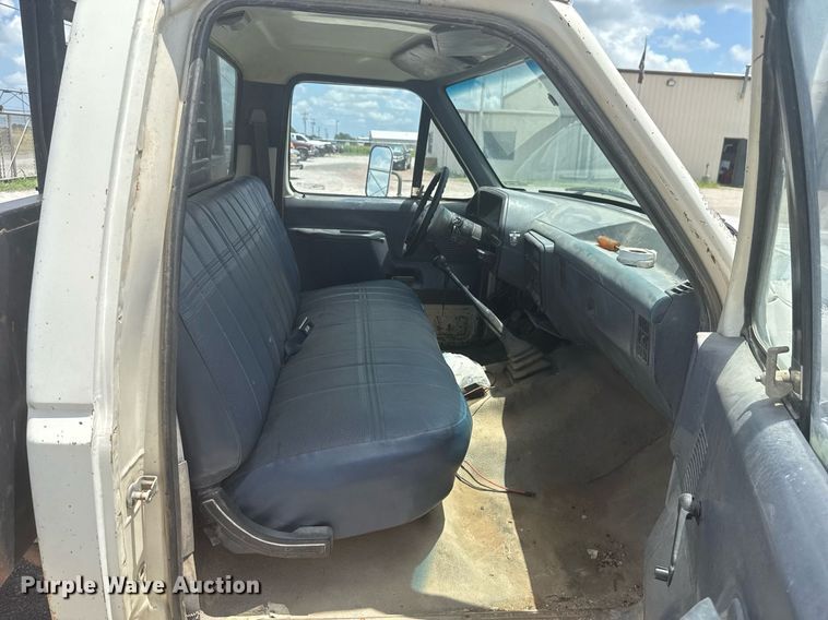 image for item HI9310 1990 Ford F450 Super Duty flatbed truck