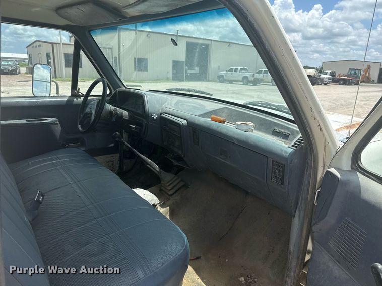 image for item HI9310 1990 Ford F450 Super Duty flatbed truck