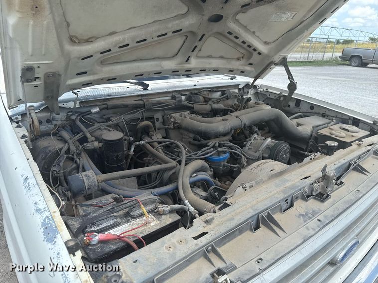 image for item HI9310 1990 Ford F450 Super Duty flatbed truck