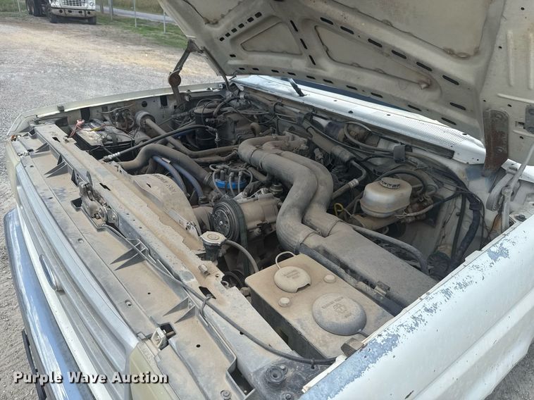 image for item HI9310 1990 Ford F450 Super Duty flatbed truck