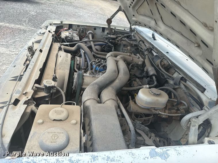 image for item HI9310 1990 Ford F450 Super Duty flatbed truck