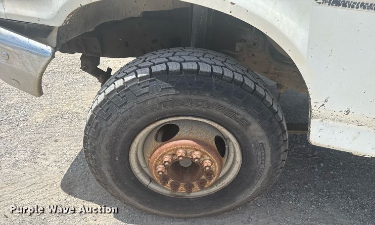 image for item HI9310 1990 Ford F450 Super Duty flatbed truck