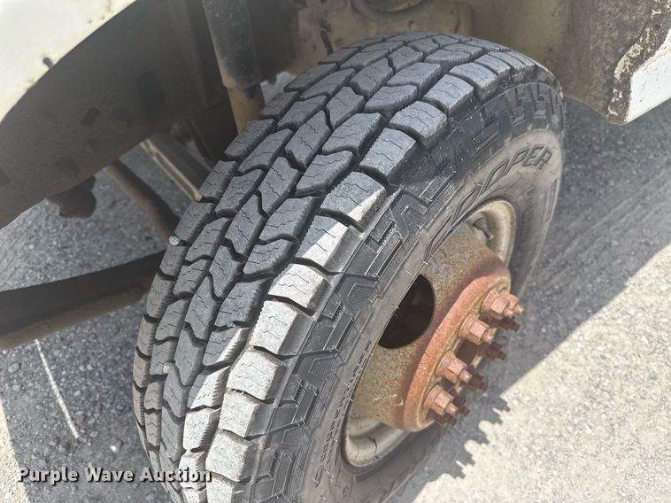 image for item HI9310 1990 Ford F450 Super Duty flatbed truck