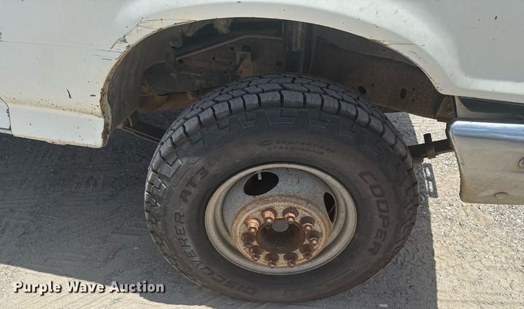 image for item HI9310 1990 Ford F450 Super Duty flatbed truck