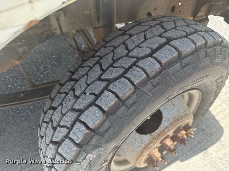 image for item HI9310 1990 Ford F450 Super Duty flatbed truck