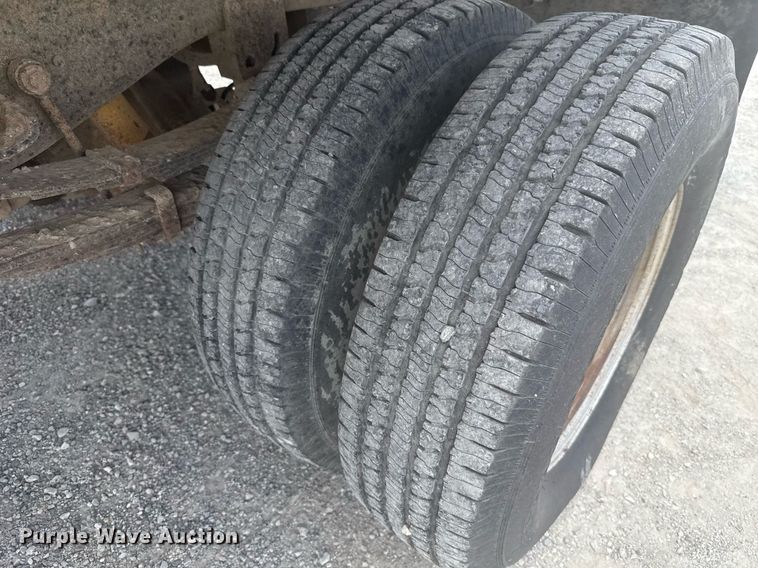 image for item HI9310 1990 Ford F450 Super Duty flatbed truck