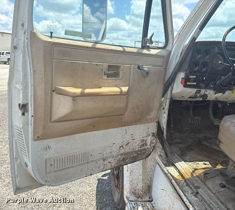 image for item HI9311 1986 Chevrolet C70 dump truck