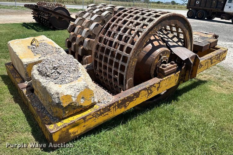 image for item HI9312 Hyster combination double drum roller