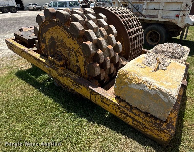 image for item HI9312 Hyster combination double drum roller