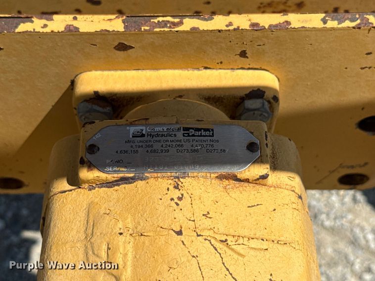 image for item HI9315 2001 John Deere 6405 tractor