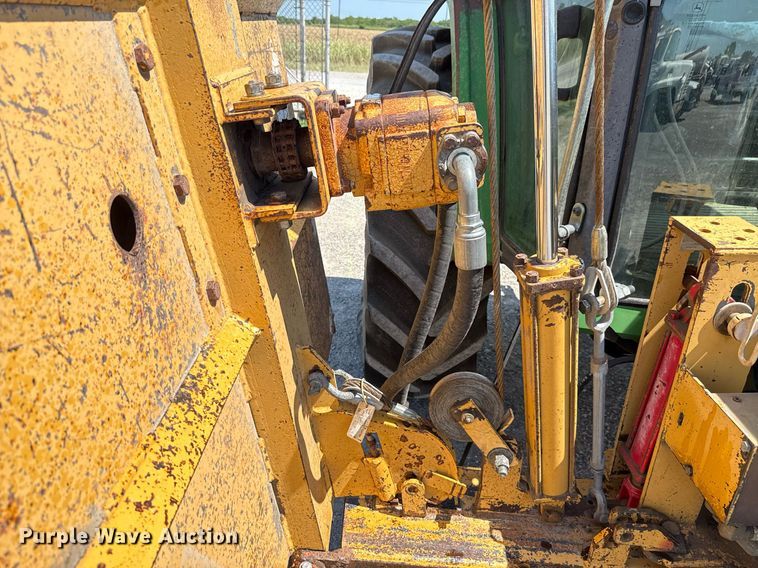 image for item HI9315 2001 John Deere 6405 tractor