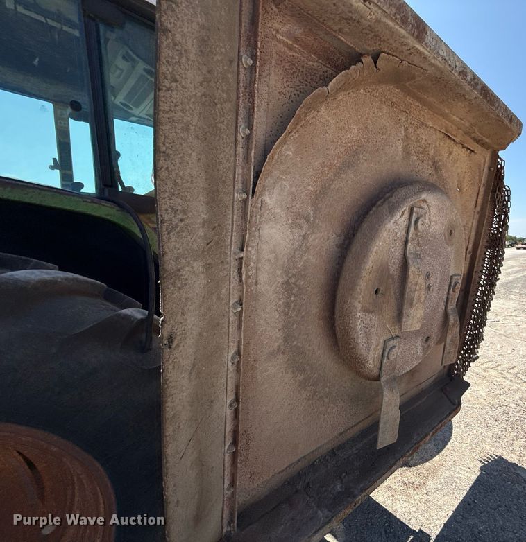 image for item HI9315 2001 John Deere 6405 tractor