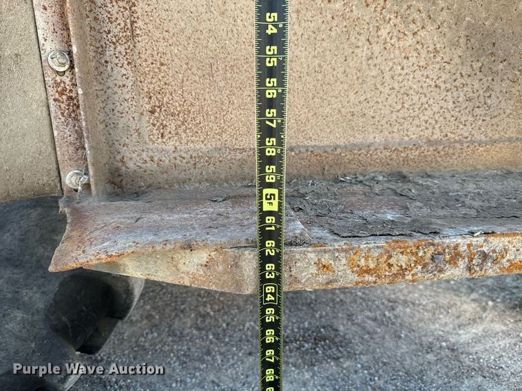 image for item HI9315 2001 John Deere 6405 tractor