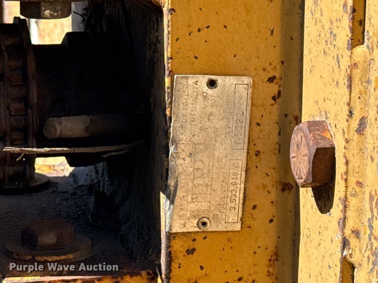 image for item HI9315 2001 John Deere 6405 tractor