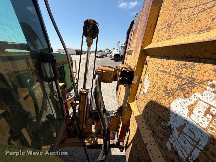 image for item HI9315 2001 John Deere 6405 tractor