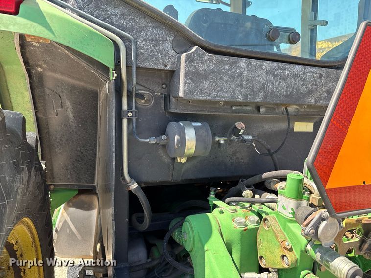 image for item HI9315 2001 John Deere 6405 tractor