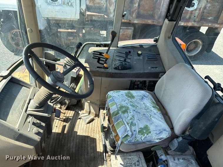 image for item HI9315 2001 John Deere 6405 tractor