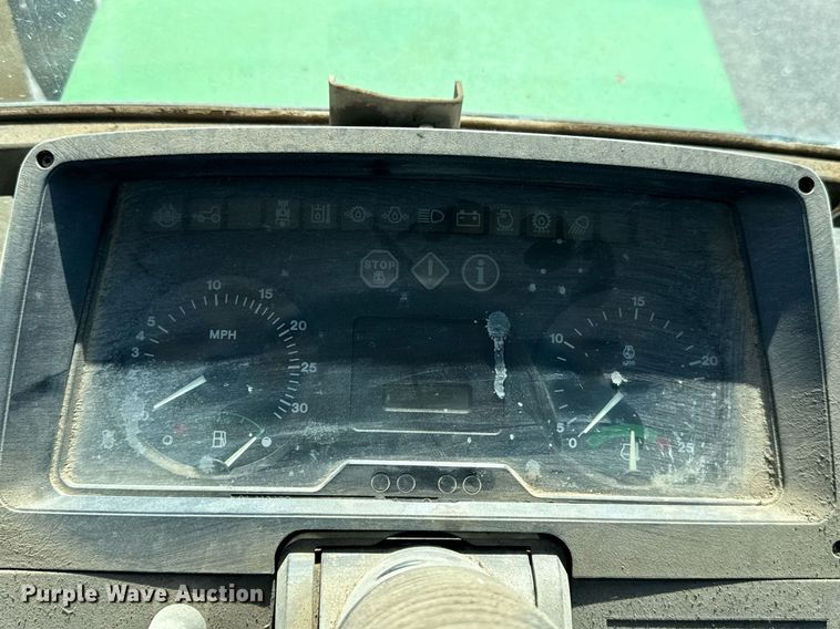 image for item HI9315 2001 John Deere 6405 tractor