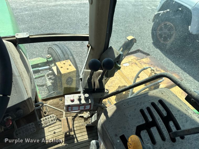 image for item HI9315 2001 John Deere 6405 tractor