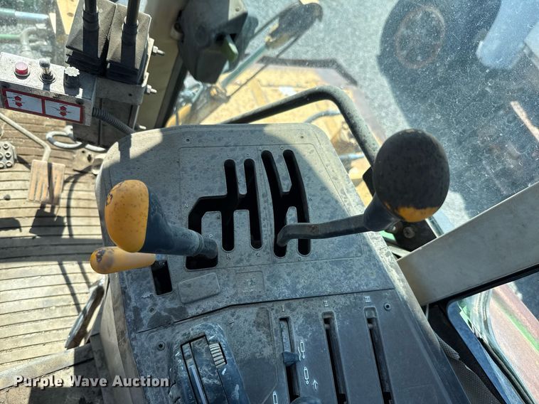 image for item HI9315 2001 John Deere 6405 tractor