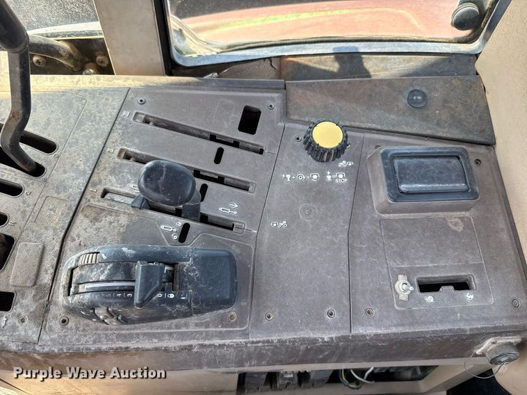 image for item HI9315 2001 John Deere 6405 tractor