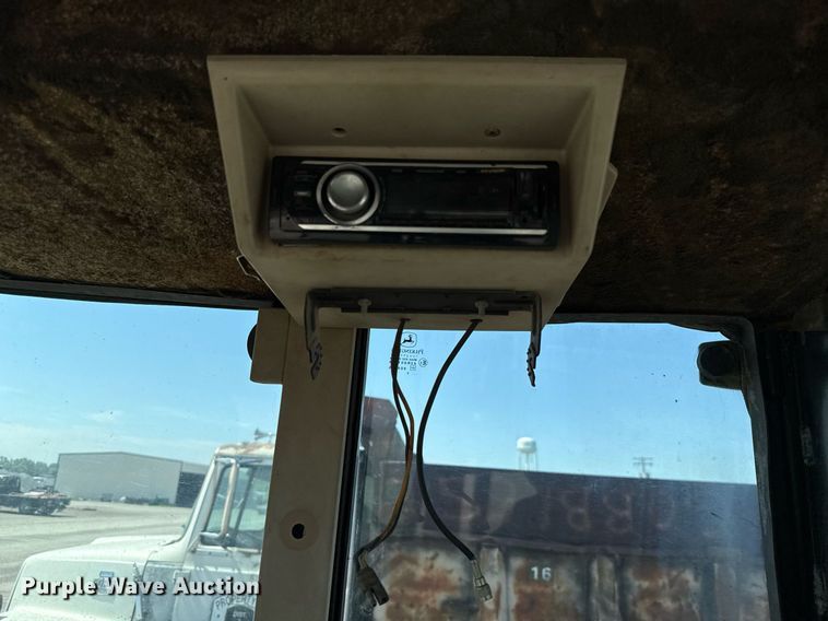 image for item HI9315 2001 John Deere 6405 tractor