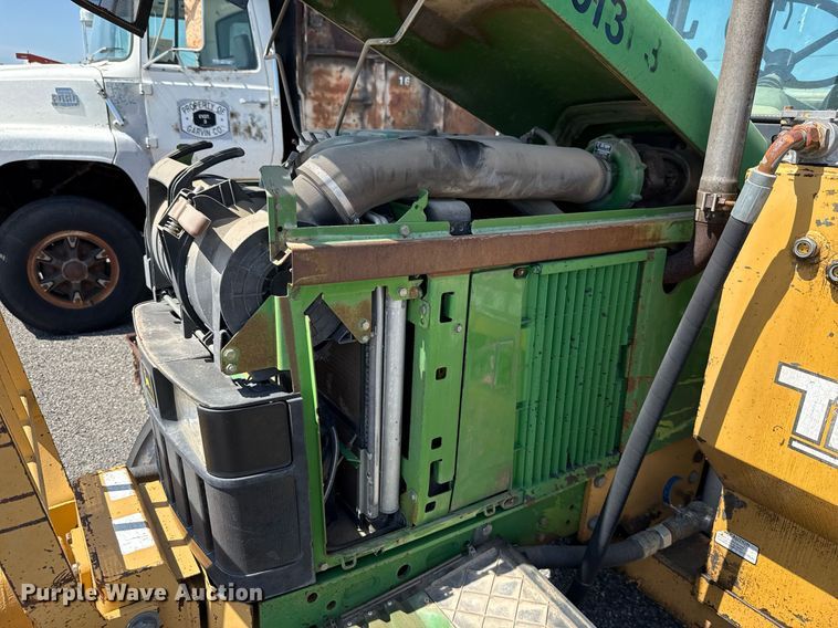 image for item HI9315 2001 John Deere 6405 tractor