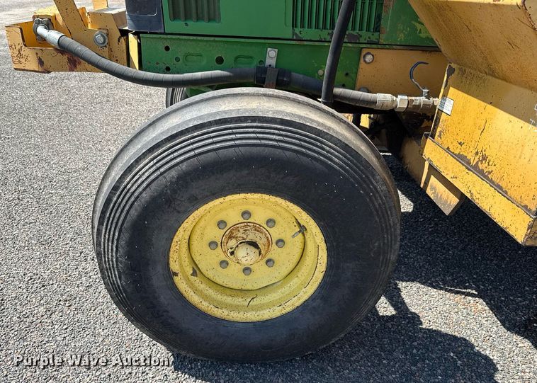 image for item HI9315 2001 John Deere 6405 tractor