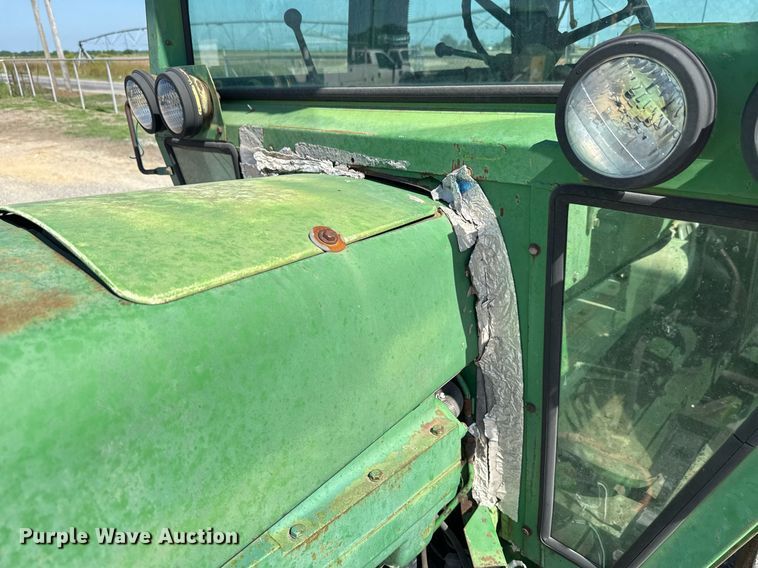 image for item HI9316 1970 John Deere 4520 tractor