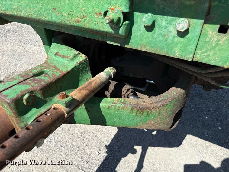 image for item HI9316 1970 John Deere 4520 tractor