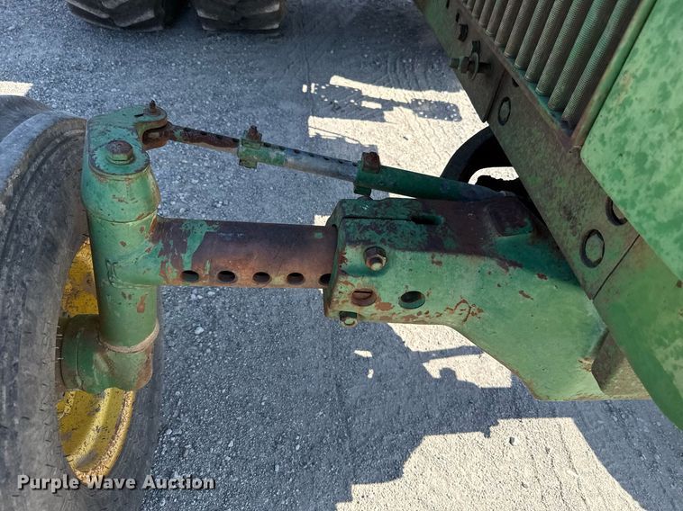 image for item HI9316 1970 John Deere 4520 tractor