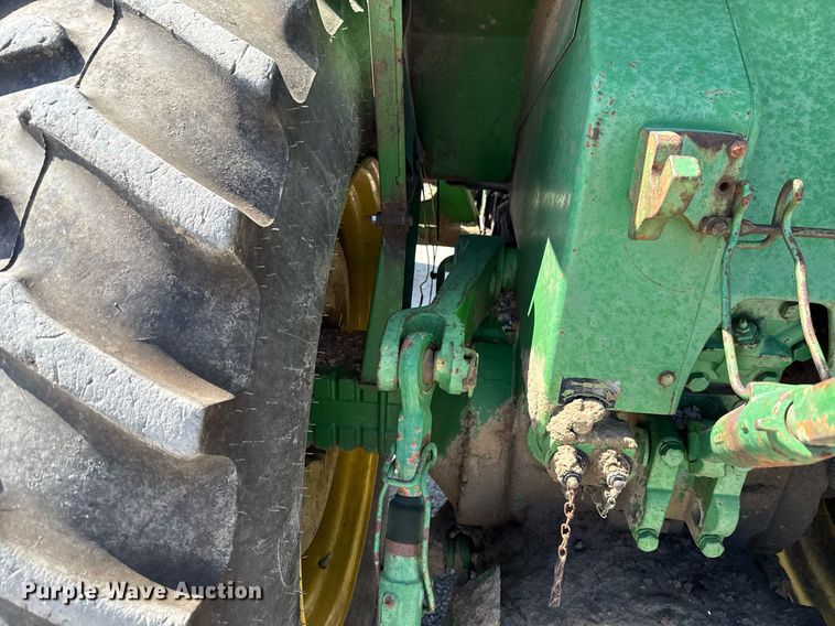 image for item HI9316 1970 John Deere 4520 tractor