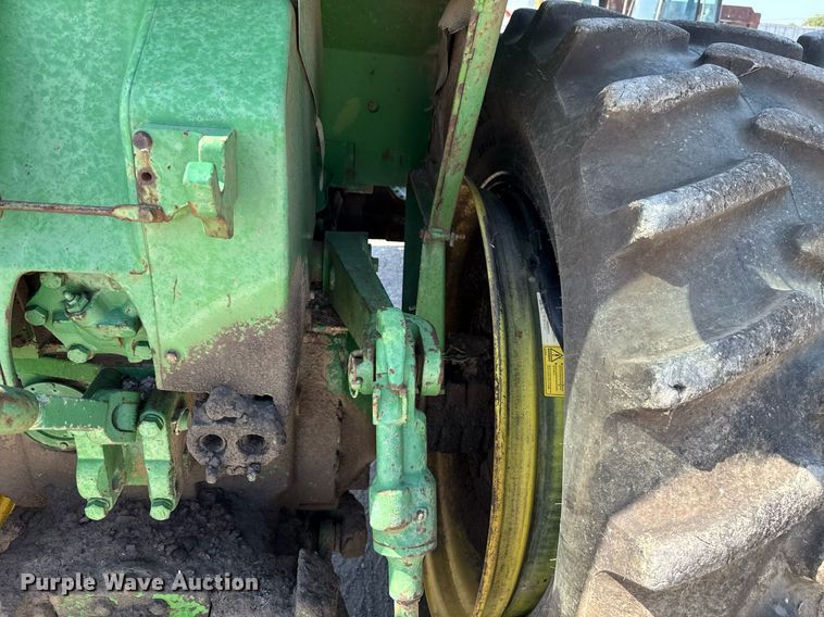 image for item HI9316 1970 John Deere 4520 tractor