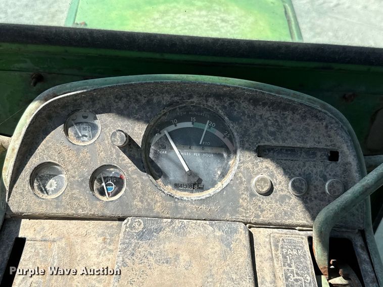 image for item HI9316 1970 John Deere 4520 tractor