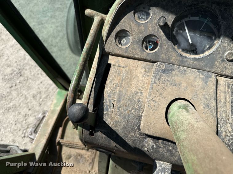 image for item HI9316 1970 John Deere 4520 tractor