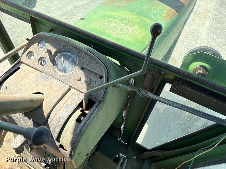 image for item HI9316 1970 John Deere 4520 tractor