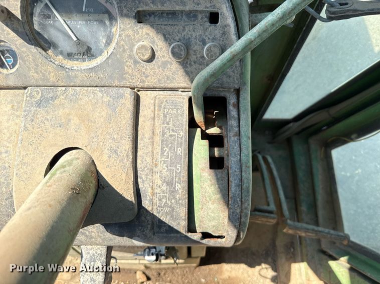 image for item HI9316 1970 John Deere 4520 tractor