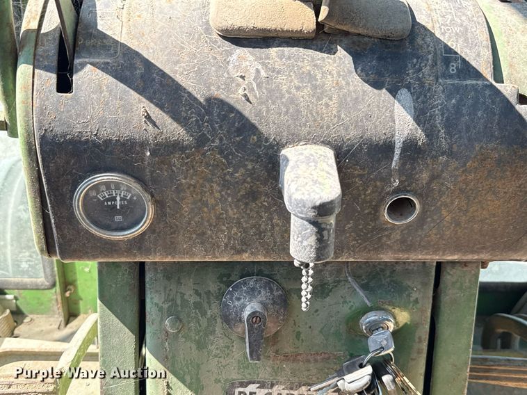 image for item HI9316 1970 John Deere 4520 tractor