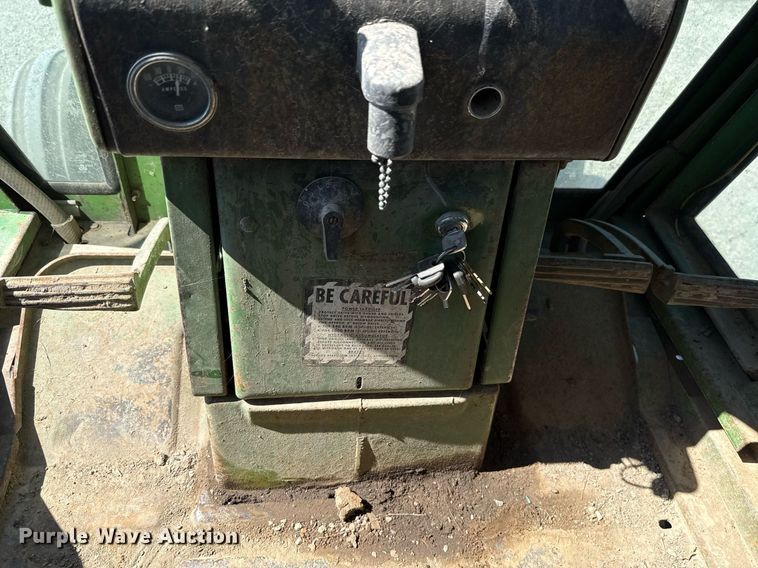 image for item HI9316 1970 John Deere 4520 tractor