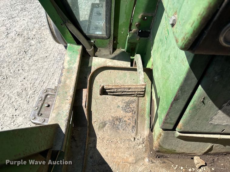 image for item HI9316 1970 John Deere 4520 tractor
