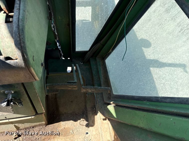 image for item HI9316 1970 John Deere 4520 tractor